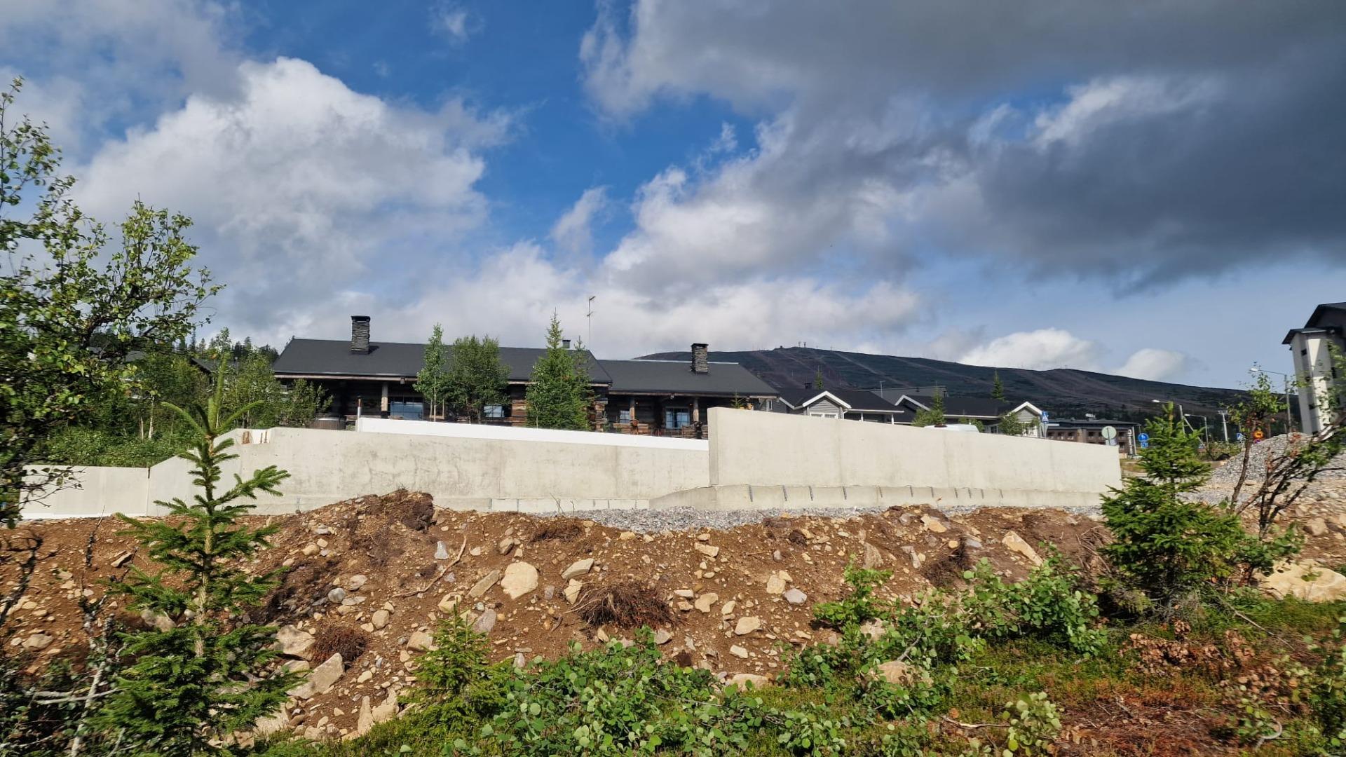 Perustustaitajien ryhmä työmaalla